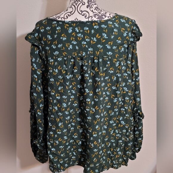 Boho peasants green floral design top - Picture 3 of 7